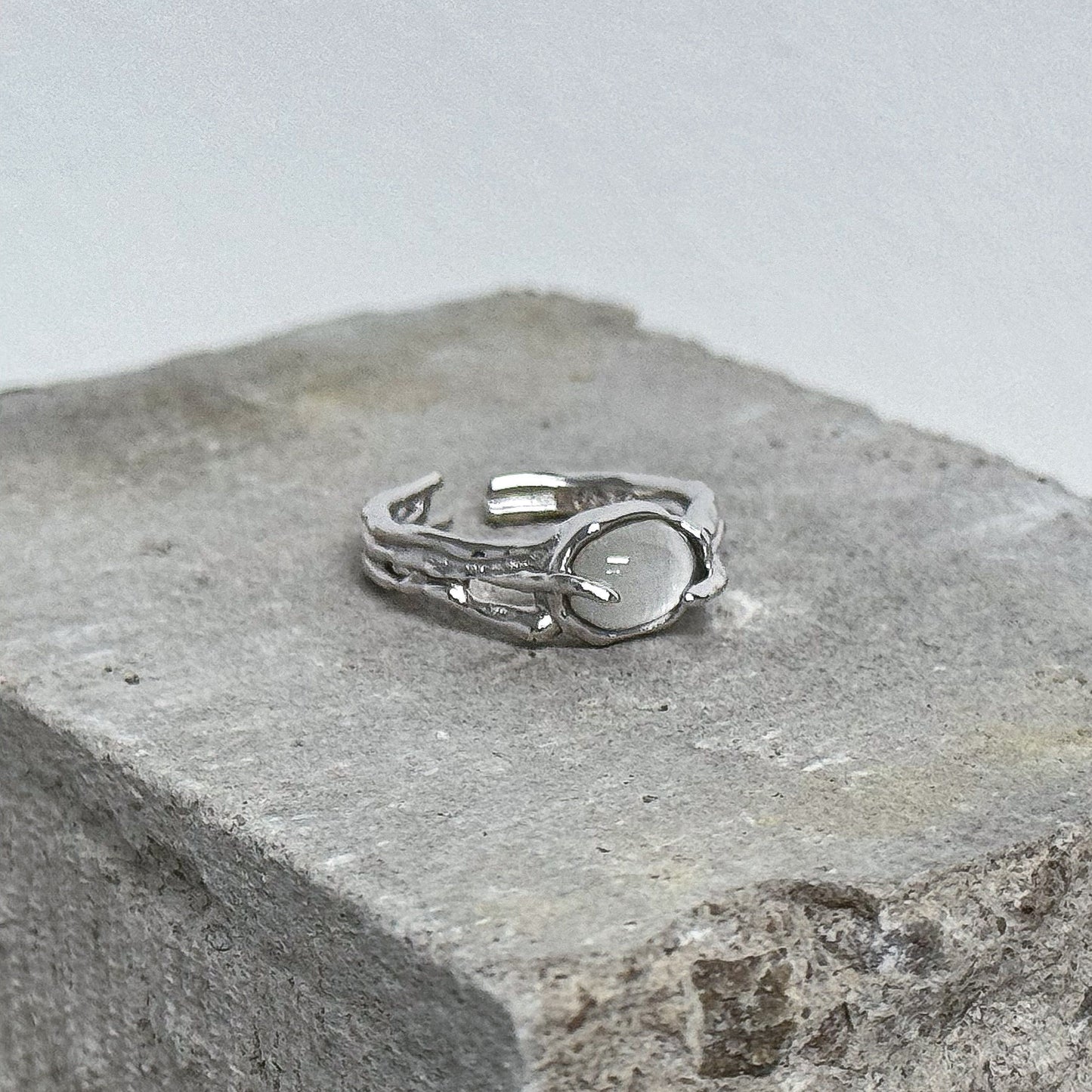 925 Sterling Silver Brutalist Ring Gemstone Ring White Stone Ring Handmade Ring Hammered Ring Adjustable Ring Textured Chunky Statement Ring